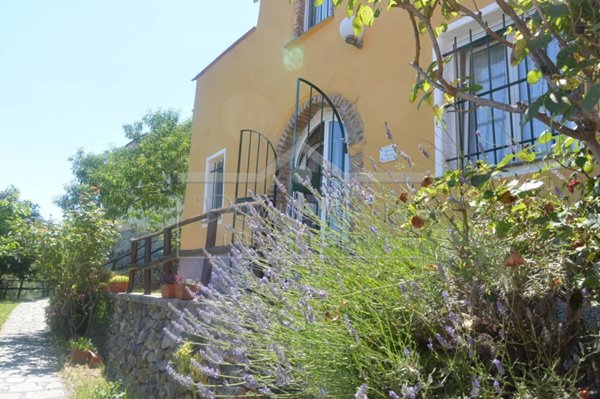 casa indipendente in vendita a Quiliano in zona Montagna
