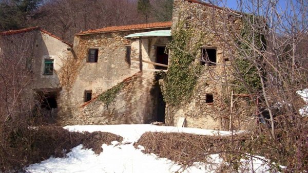 casa indipendente in vendita a Quiliano in zona Roviasca