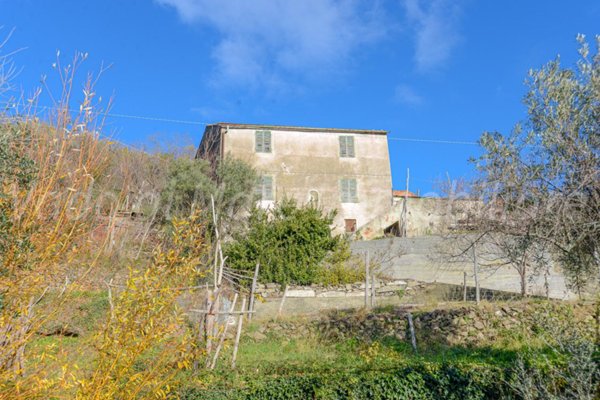 casa indipendente in vendita a Quiliano in zona Roviasca