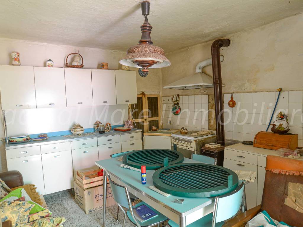 casa indipendente in vendita a Quiliano in zona Roviasca