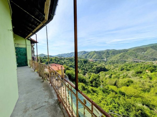 appartamento in vendita a Quiliano in zona Cadibona