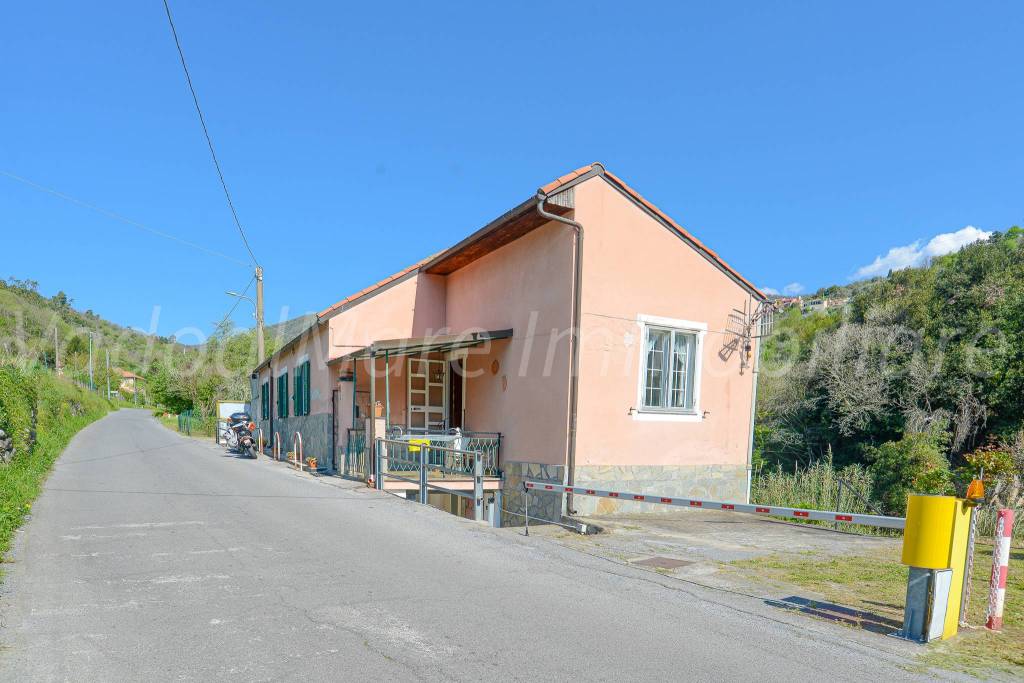 casa indipendente in vendita a Quiliano