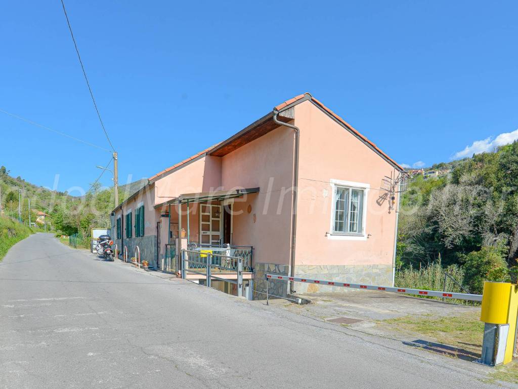casa indipendente in vendita a Quiliano