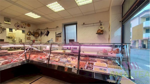 negozio in vendita a Quiliano in zona Valleggia