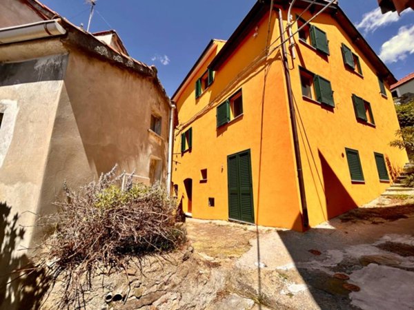 appartamento in vendita a Quiliano in zona Cadibona