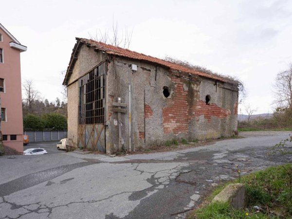 locale di sgombero in vendita a Quiliano in zona Cadibona