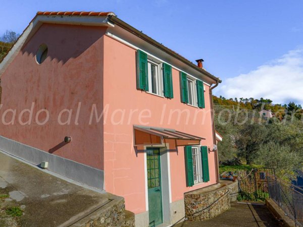 appartamento in vendita a Quiliano in zona Roviasca