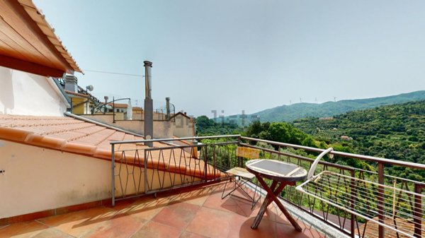 casa indipendente in vendita a Quiliano in zona Roviasca