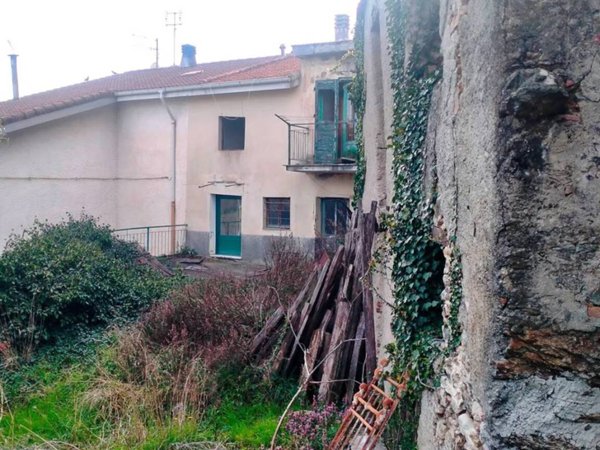 casa indipendente in vendita a Quiliano in zona Roviasca