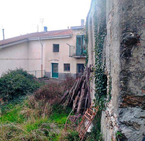 casa indipendente in vendita a Quiliano in zona Roviasca
