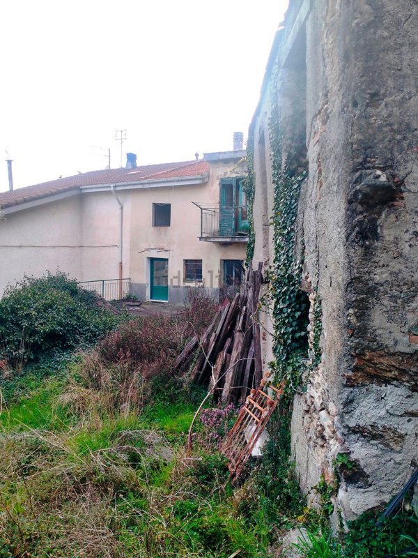 casa indipendente in vendita a Quiliano in zona Roviasca