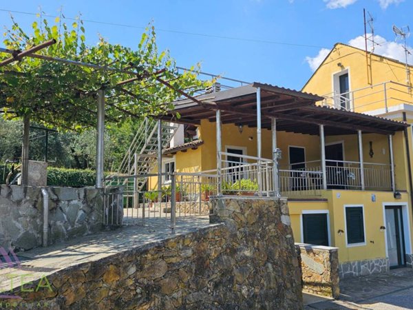casa indipendente in vendita a Quiliano
