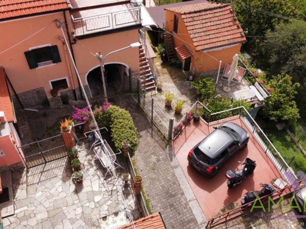 casa indipendente in vendita a Quiliano in zona Roviasca