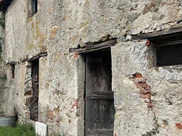 casa indipendente in vendita a Quiliano in zona Cadibona