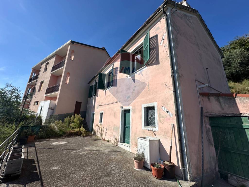 casa indipendente in vendita a Quiliano in zona Cadibona