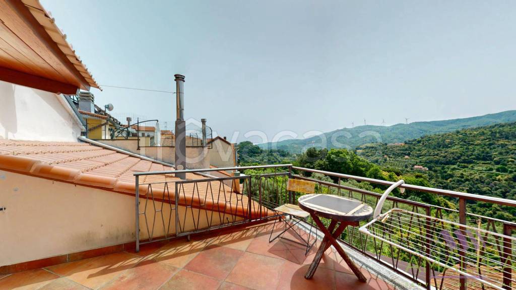 casa indipendente in vendita a Quiliano in zona Roviasca