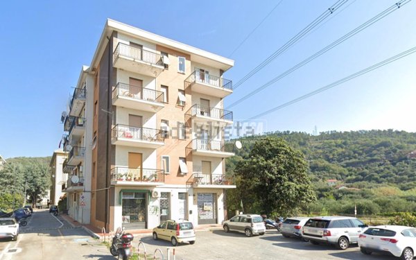 negozio in vendita a Quiliano