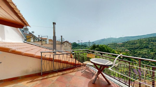 casa semindipendente in vendita a Quiliano in zona Roviasca