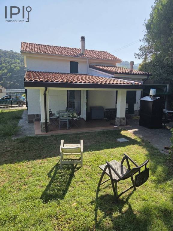 casa indipendente in vendita a Quiliano in zona Cadibona