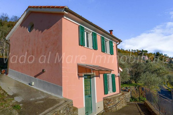 casa indipendente in vendita a Quiliano in zona Roviasca