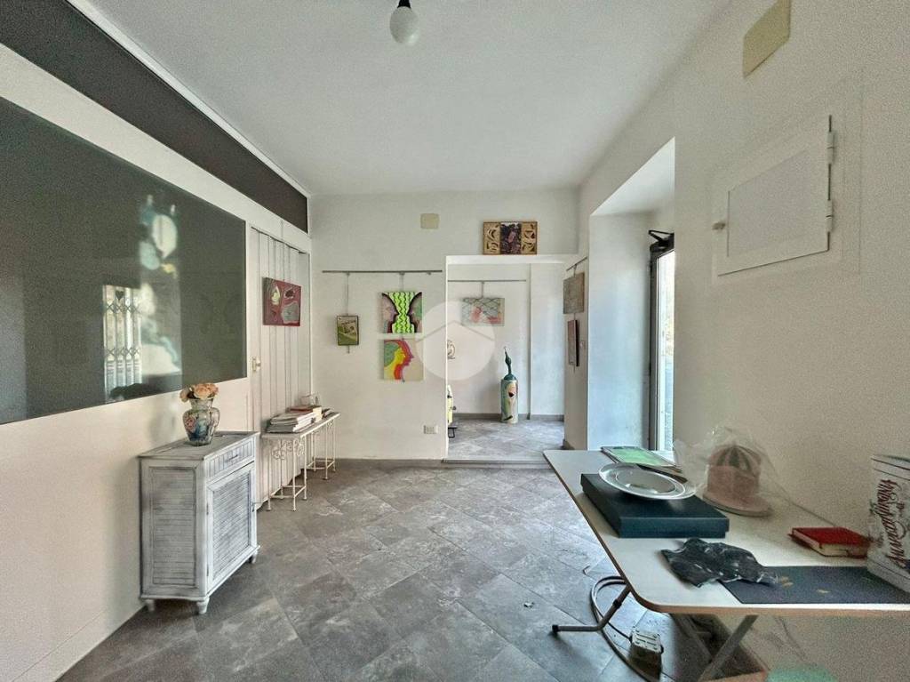 negozio in vendita a Quiliano in zona Cadibona