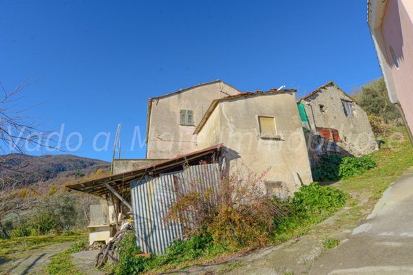 casa indipendente in vendita a Quiliano in zona Roviasca