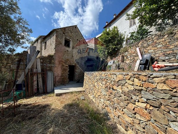 casale in vendita a Quiliano