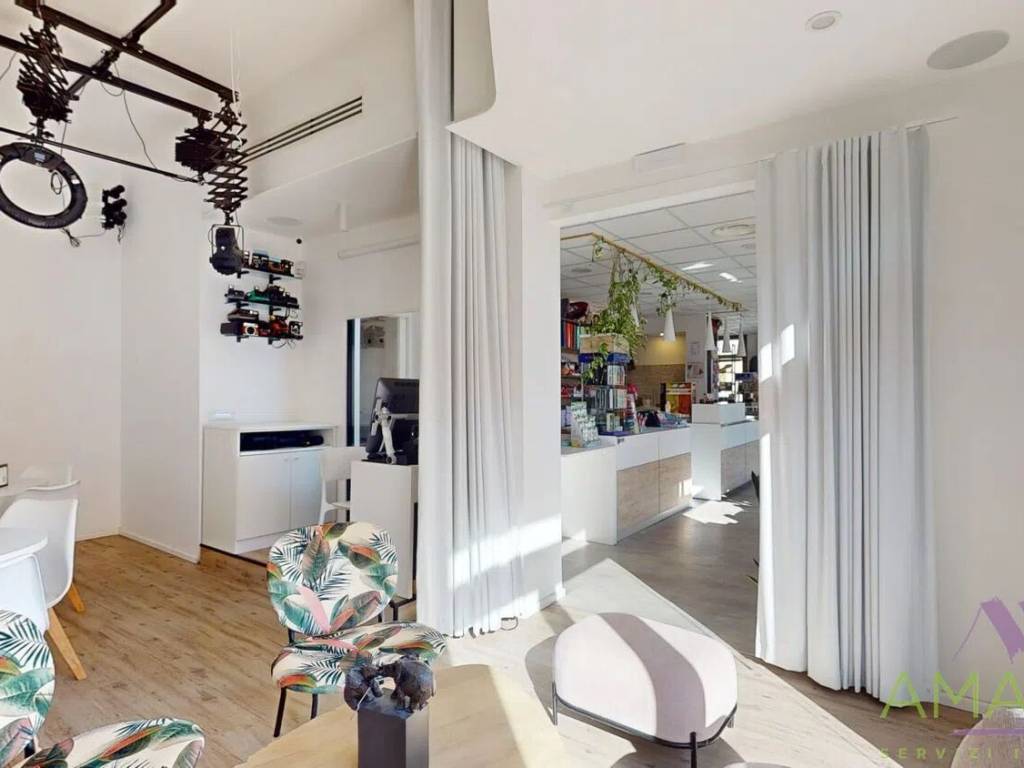 negozio in vendita a Quiliano in zona Valleggia