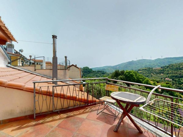 casa indipendente in vendita a Quiliano in zona Roviasca