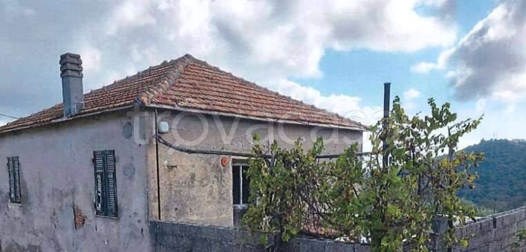 locale commerciale in vendita a Quiliano