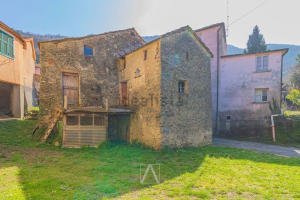 casale in vendita a Quiliano