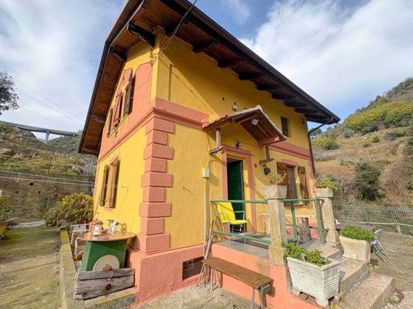 casa indipendente in vendita a Quiliano