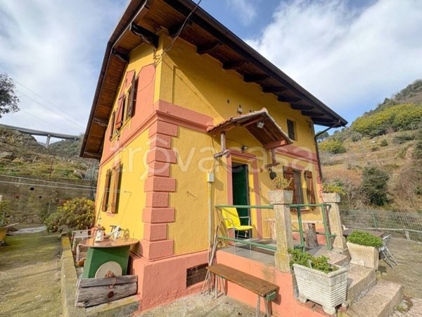 casa indipendente in vendita a Quiliano