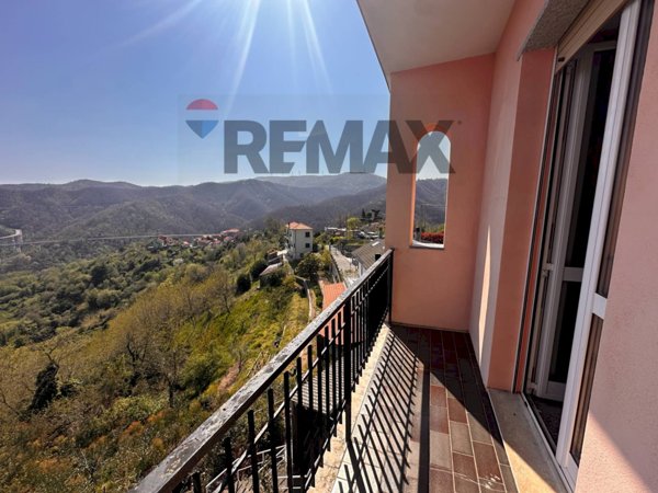 casa indipendente in vendita a Quiliano in zona Cadibona