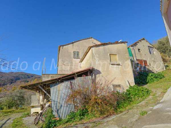 casale in vendita a Quiliano in zona Roviasca