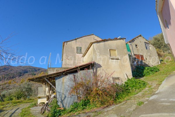 casale in vendita a Quiliano in zona Roviasca