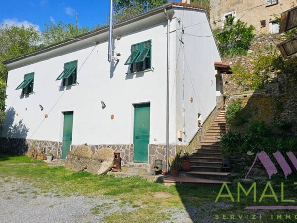 casa indipendente in vendita a Quiliano