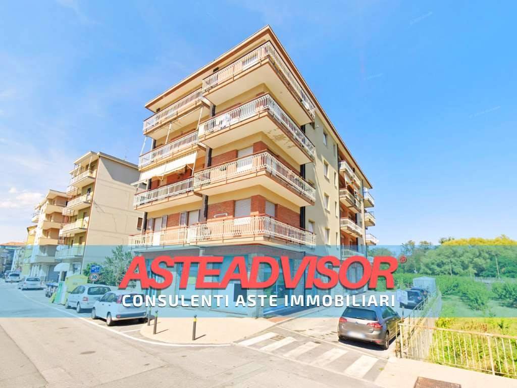 negozio in vendita a Quiliano in zona Valleggia