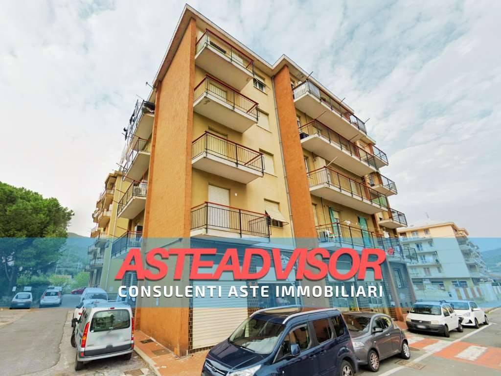 negozio in vendita a Quiliano in zona Valleggia
