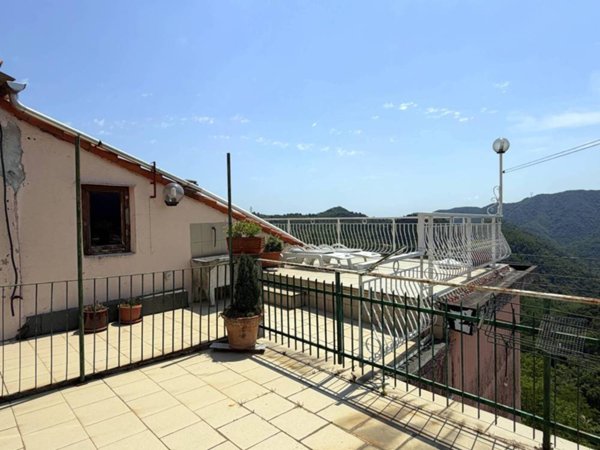 casa indipendente in vendita a Quiliano in zona Cadibona