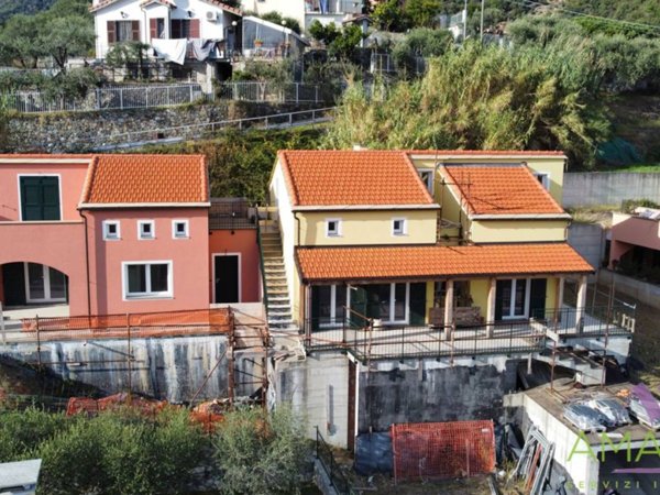 casa indipendente in vendita a Quiliano