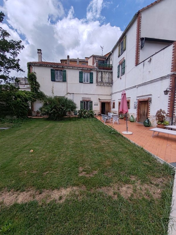 casa indipendente in vendita a Quiliano in zona Valleggia