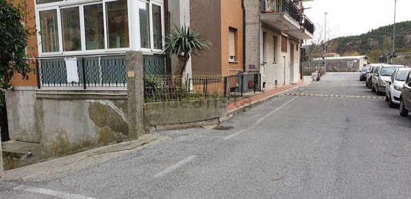 locale di sgombero in vendita a Quiliano in zona Valleggia