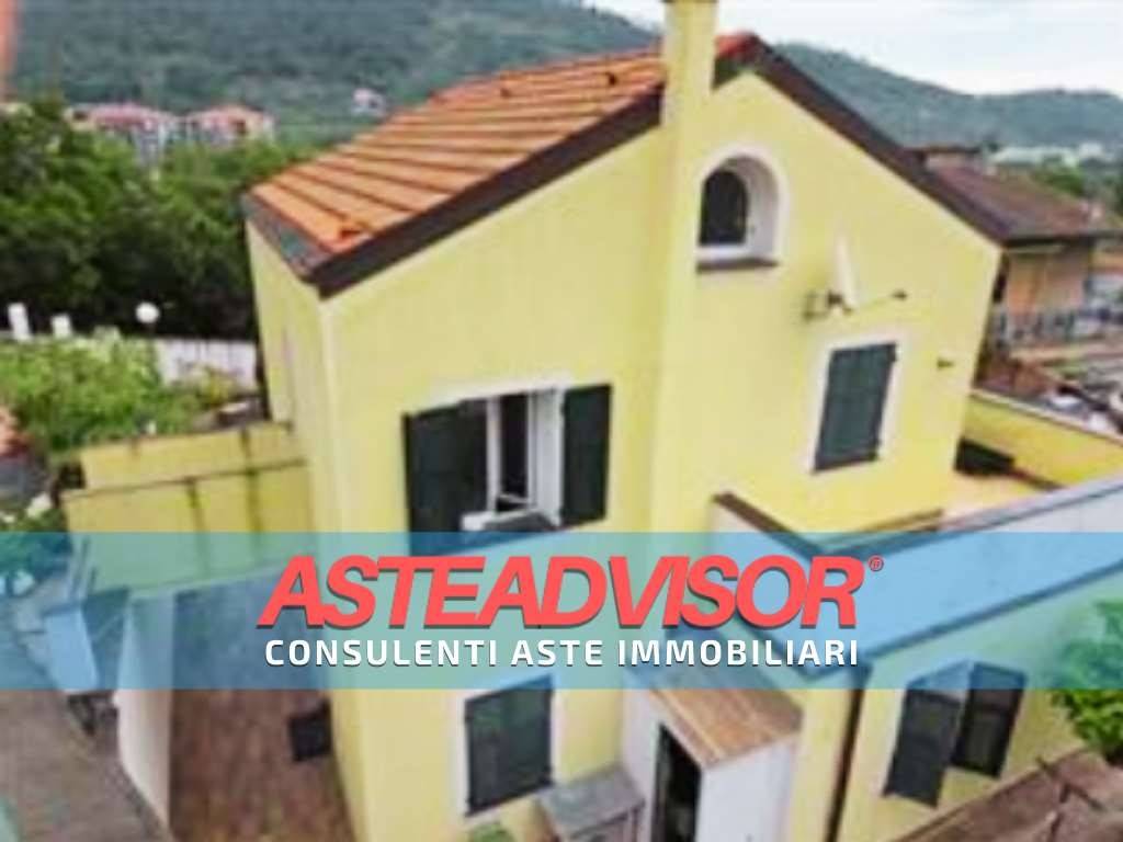 casa indipendente in vendita a Quiliano in zona Valleggia