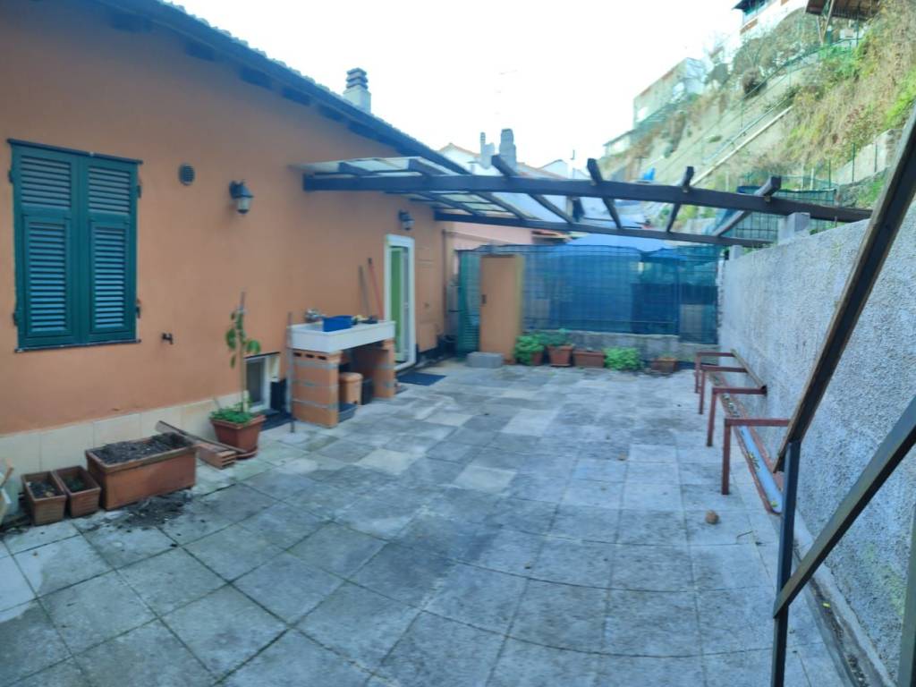 casa indipendente in vendita a Quiliano in zona Cadibona