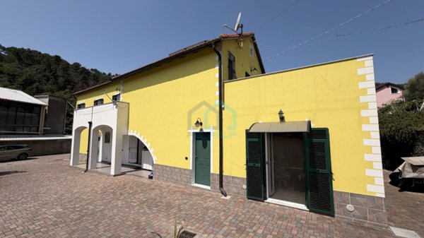 casa indipendente in vendita a Quiliano in zona Valleggia