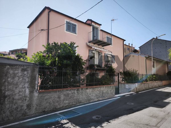 casa indipendente in vendita a Quiliano