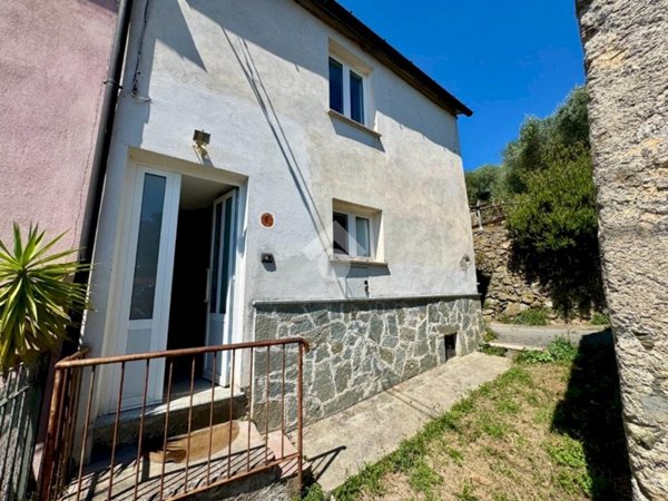 appartamento in vendita a Quiliano in zona Roviasca