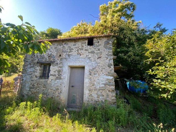 casale in vendita a Quiliano in zona Roviasca