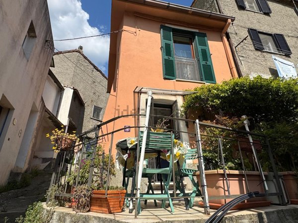 casa indipendente in vendita a Quiliano in zona Cadibona